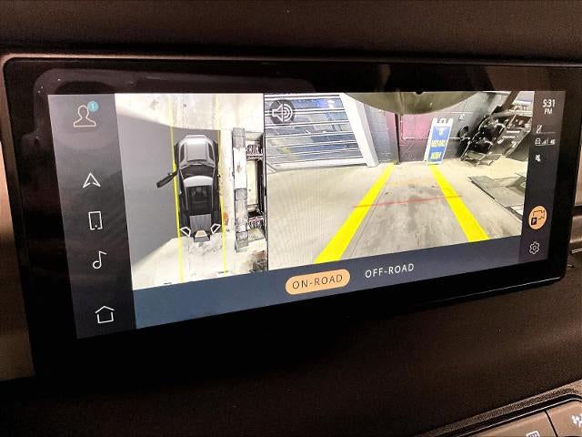 2023 Land Rover Defender SE