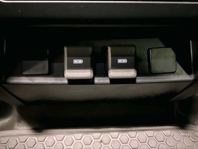 2023 Land Rover Defender SE