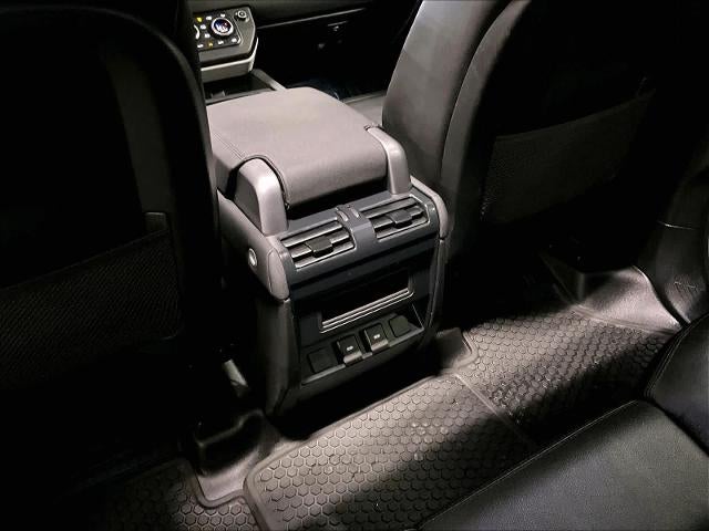 2023 Land Rover Defender SE