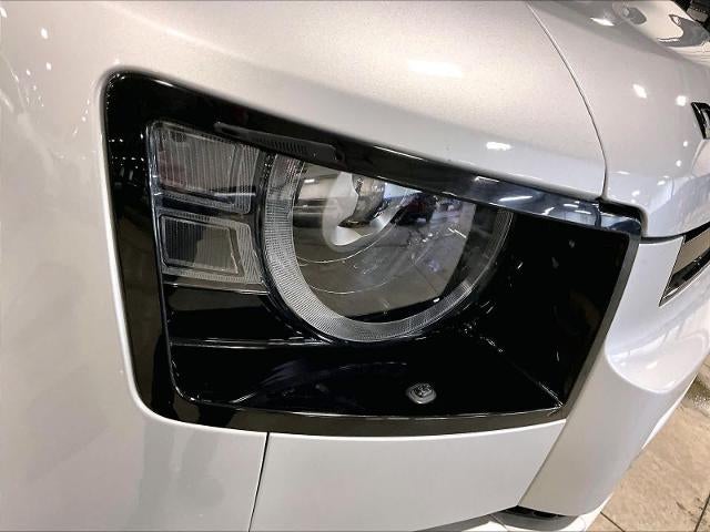 2023 Land Rover Defender SE