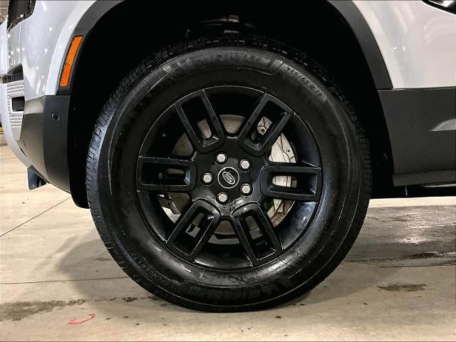 2023 Land Rover Defender SE