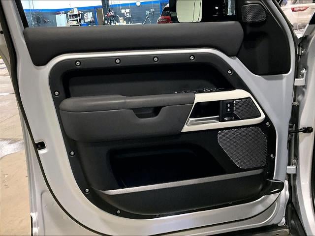 2023 Land Rover Defender SE