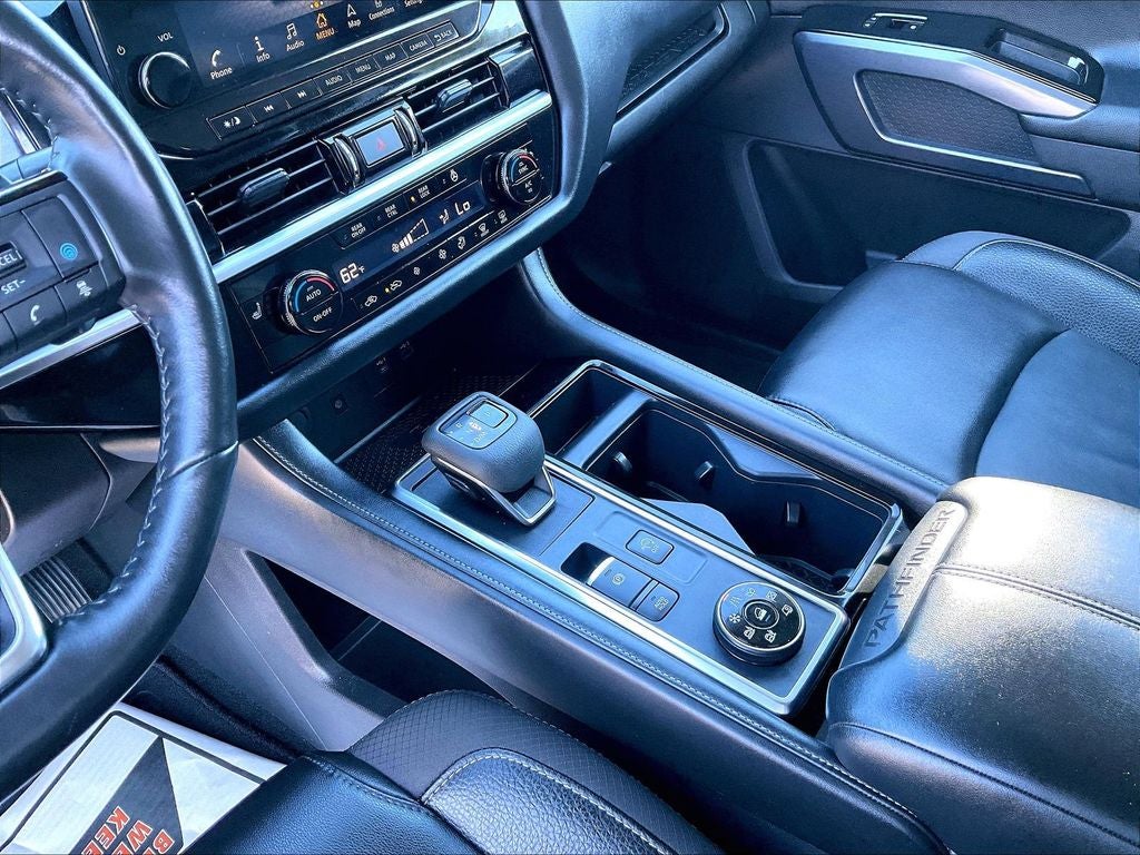 2023 Nissan Pathfinder SL