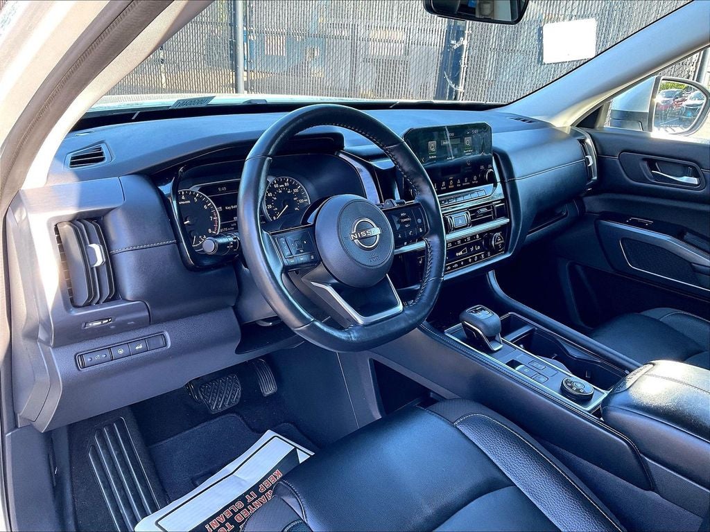 2023 Nissan Pathfinder SL