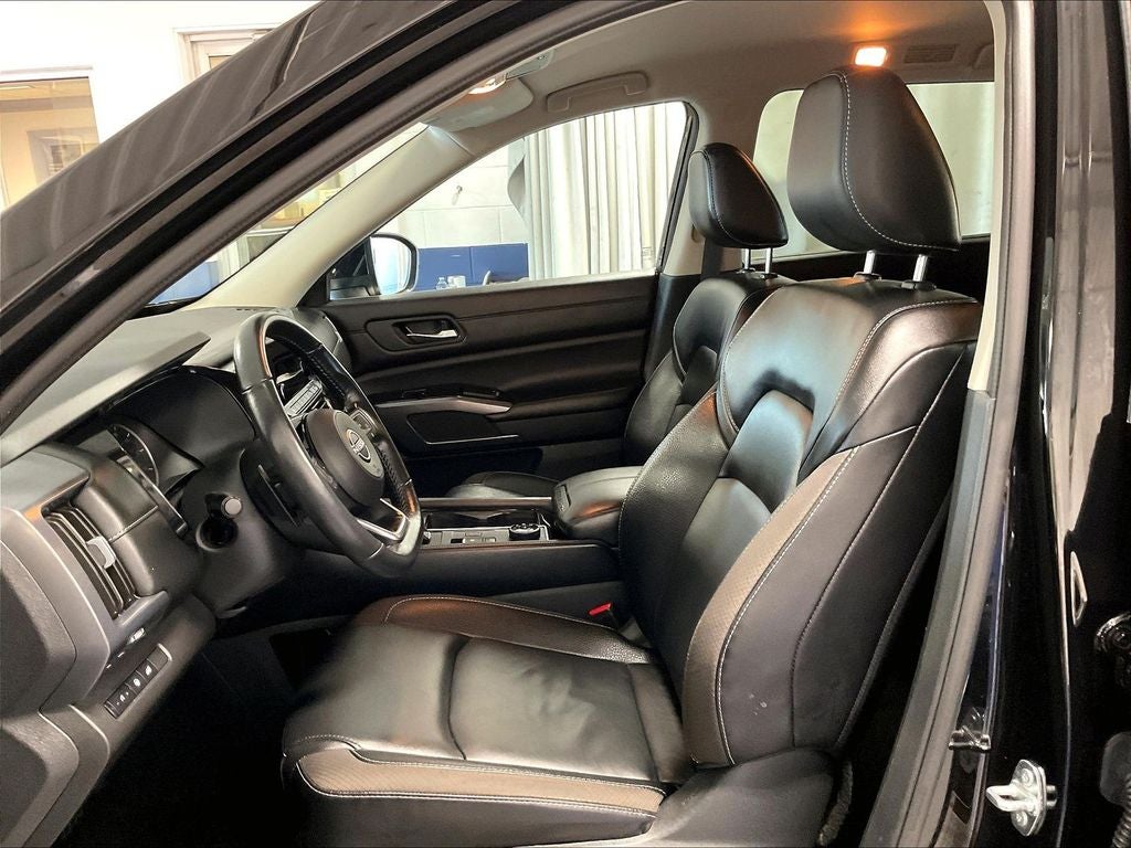 2023 Nissan Pathfinder SL