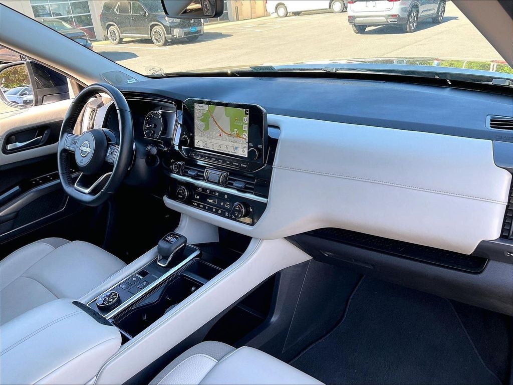 2023 Nissan Pathfinder SL