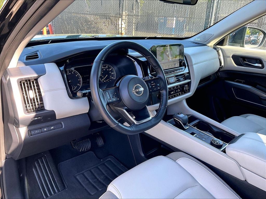 2023 Nissan Pathfinder SL