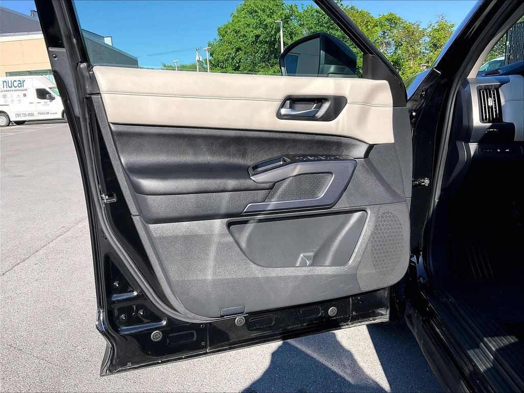 2023 Nissan Pathfinder SL