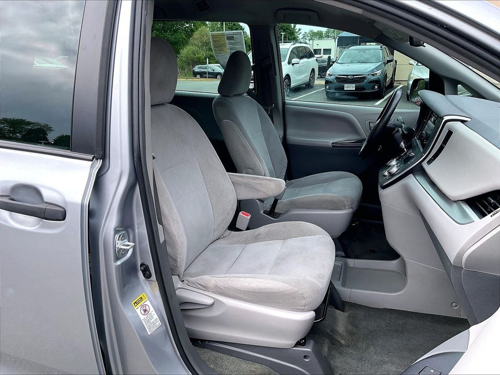 2017 Toyota Sienna L 7 Passenger