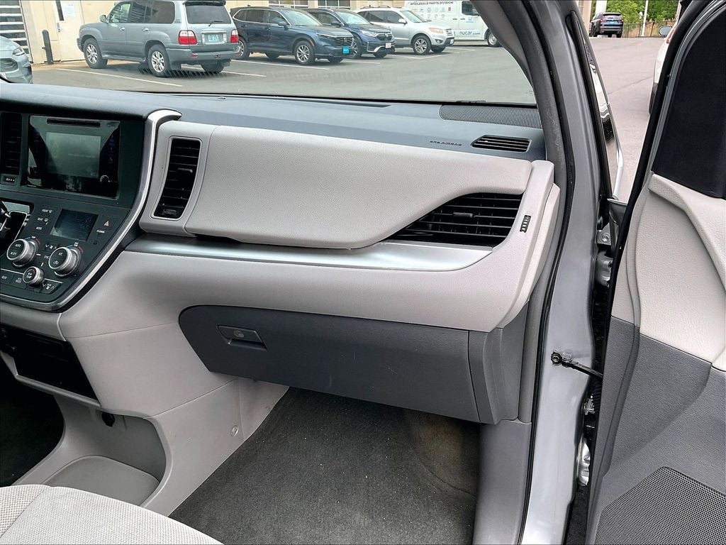 2017 Toyota Sienna L 7 Passenger