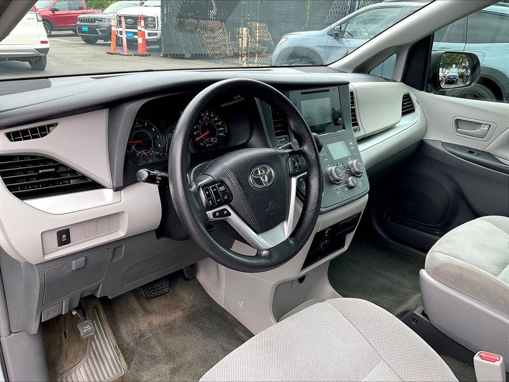 2017 Toyota Sienna L 7 Passenger