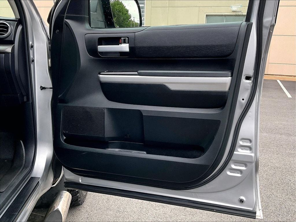 2017 Toyota Tundra SR5 5.7L V8