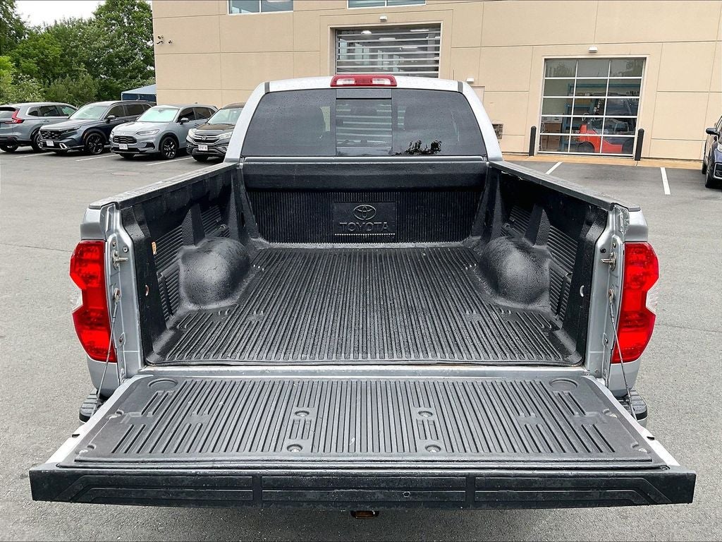 2017 Toyota Tundra SR5 5.7L V8