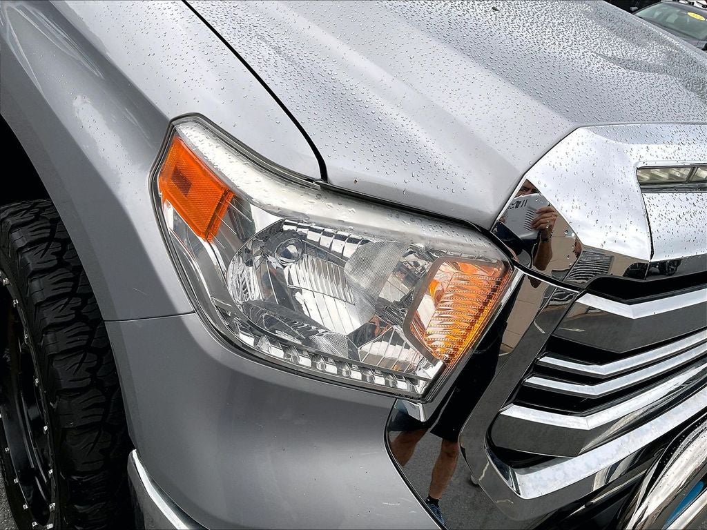 2017 Toyota Tundra SR5 5.7L V8