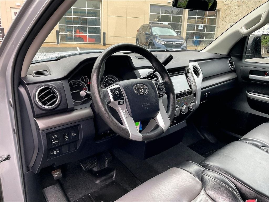 2017 Toyota Tundra SR5 5.7L V8