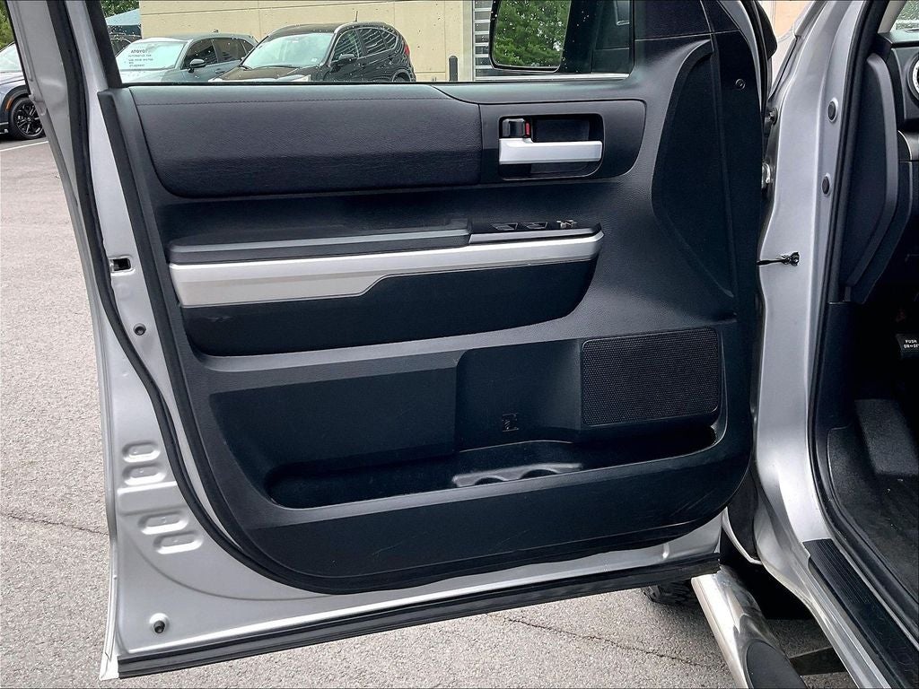 2017 Toyota Tundra SR5 5.7L V8