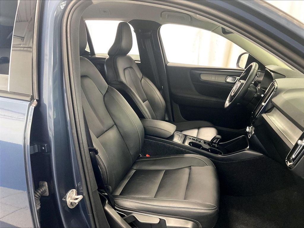 2026 Volvo XC40 B5 Core