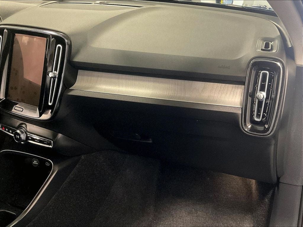 2026 Volvo XC40 B5 Core