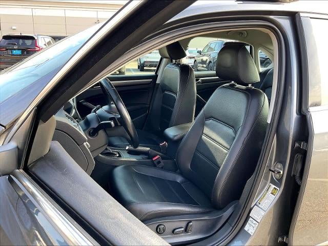 2017 Volkswagen Passat R-Line w/Comfort Pkg Auto