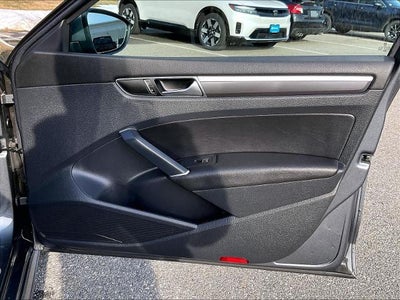 2017 Volkswagen Passat R-Line w/Comfort Pkg Auto