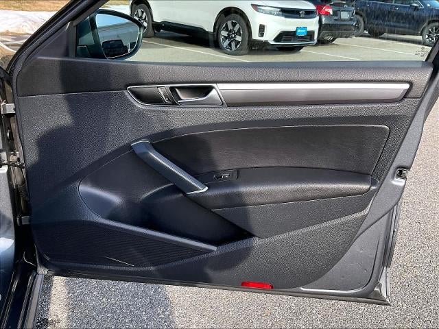 2017 Volkswagen Passat R-Line w/Comfort Pkg Auto