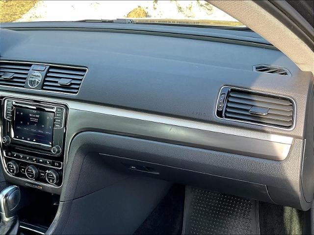 2017 Volkswagen Passat R-Line w/Comfort Pkg Auto