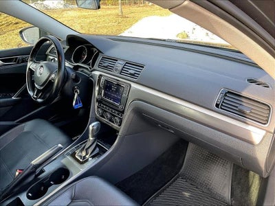 2017 Volkswagen Passat R-Line w/Comfort Pkg Auto