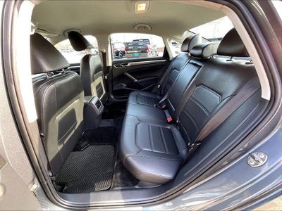 2017 Volkswagen Passat R-Line w/Comfort Pkg Auto