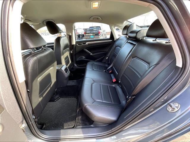 2017 Volkswagen Passat R-Line w/Comfort Pkg Auto