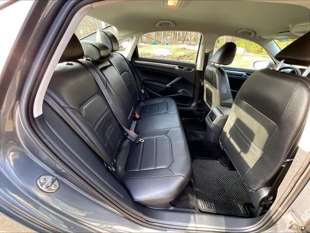 2017 Volkswagen Passat R-Line w/Comfort Pkg Auto