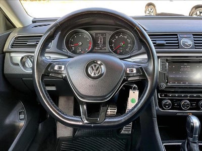 2017 Volkswagen Passat R-Line w/Comfort Pkg Auto