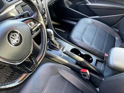 2017 Volkswagen Passat R-Line w/Comfort Pkg Auto