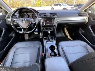 2017 Volkswagen Passat R-Line w/Comfort Pkg Auto