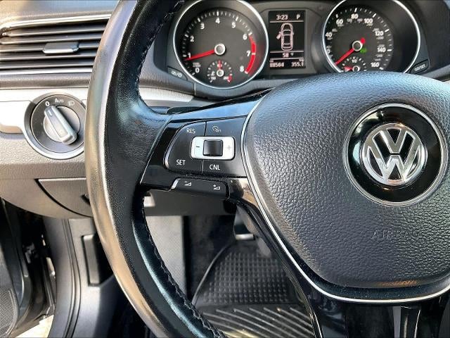 2017 Volkswagen Passat R-Line w/Comfort Pkg Auto
