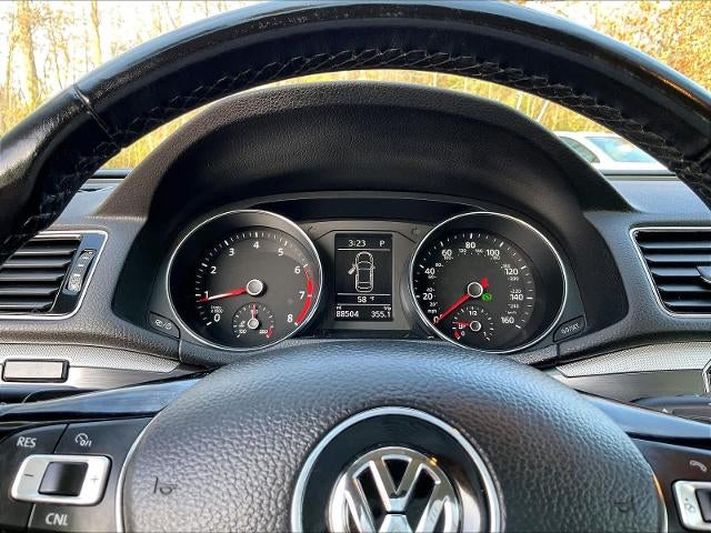 2017 Volkswagen Passat R-Line w/Comfort Pkg Auto