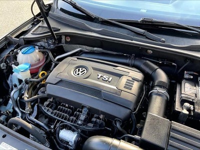 2017 Volkswagen Passat R-Line w/Comfort Pkg Auto