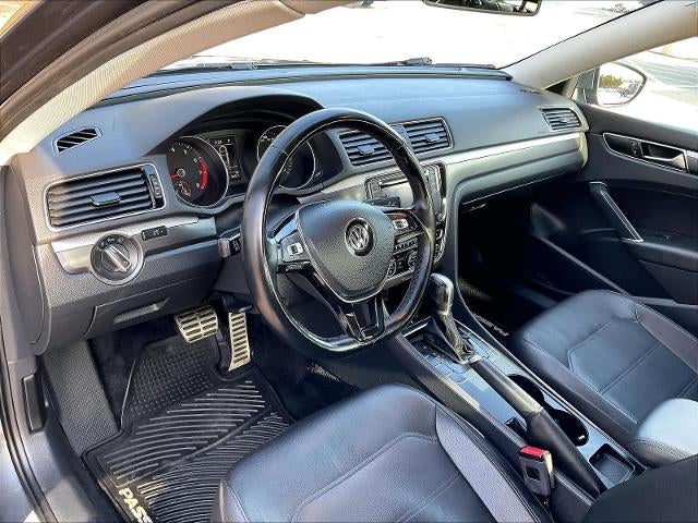 2017 Volkswagen Passat R-Line w/Comfort Pkg Auto