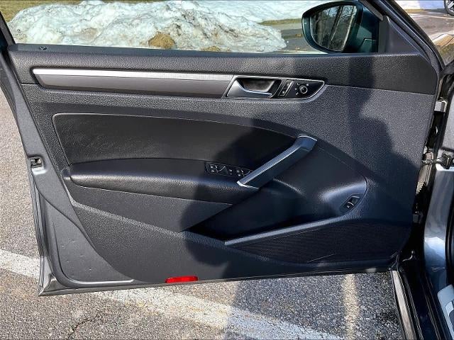 2017 Volkswagen Passat R-Line w/Comfort Pkg Auto