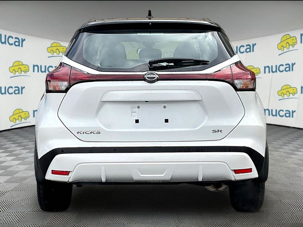 2023 Nissan Kicks SR