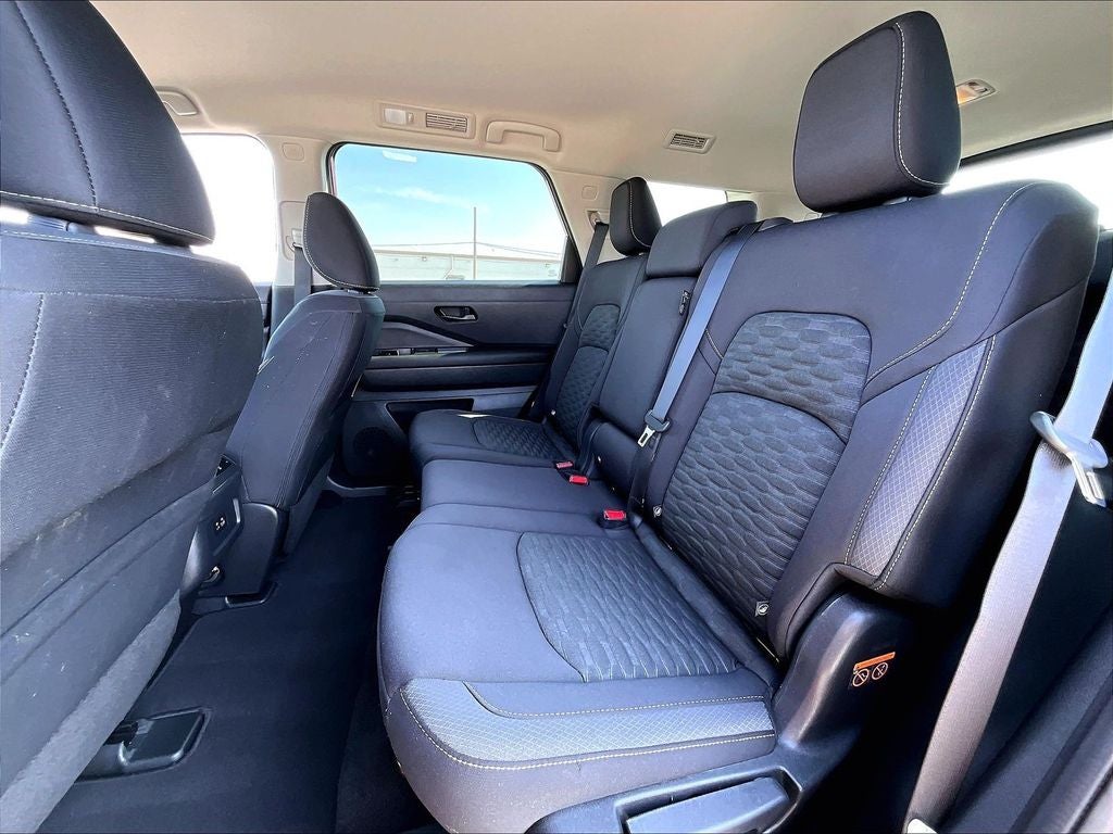 2023 Nissan Pathfinder SV