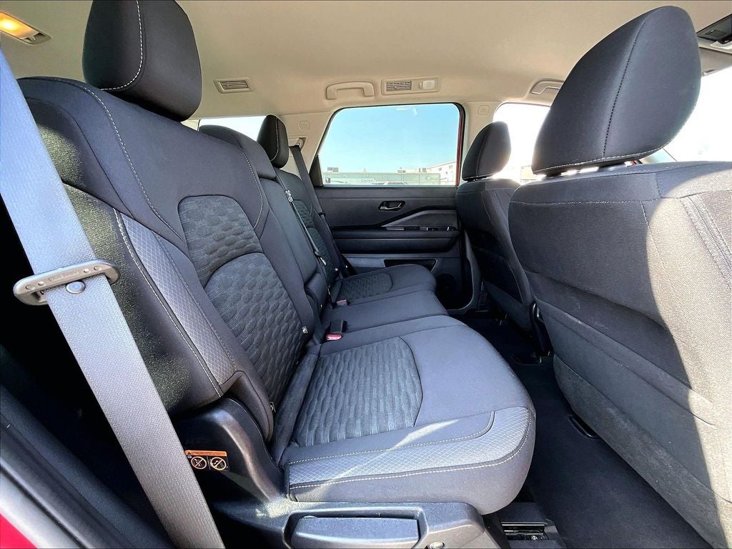 2023 Nissan Pathfinder SV