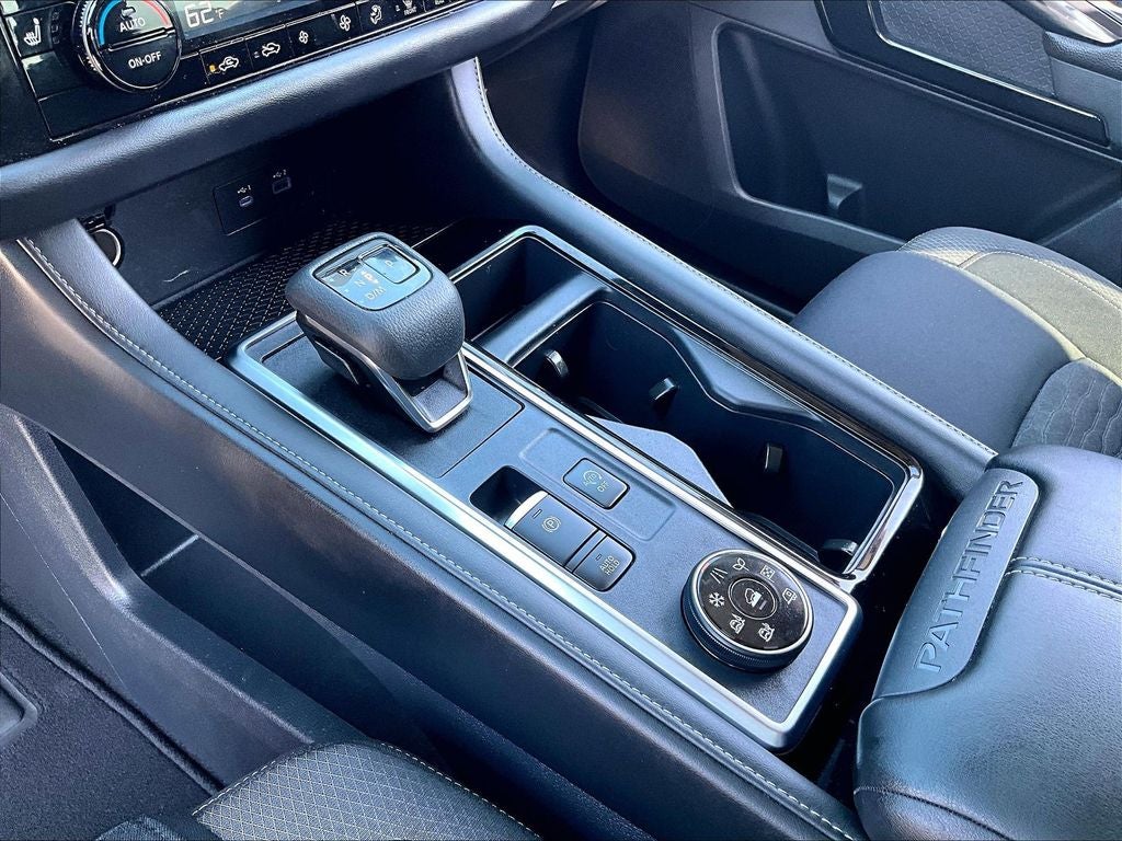 2023 Nissan Pathfinder SV