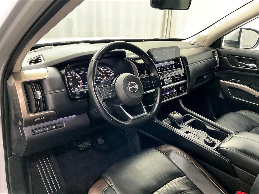 2023 Nissan Pathfinder Platinum