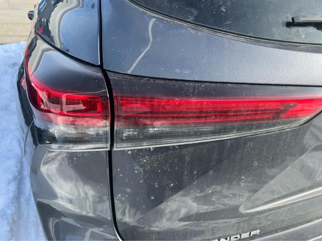 2021 Toyota Highlander LE AWD (SE)