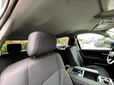 2022 Toyota Tundra 4WD 4WD SR5 CrewMax 5.5' Bed (SE)