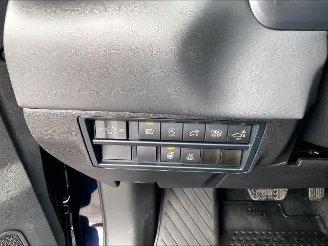 2025 Toyota Tundra 4WD 4WD Platinum CrewMax 5.5' Bed (Natl)