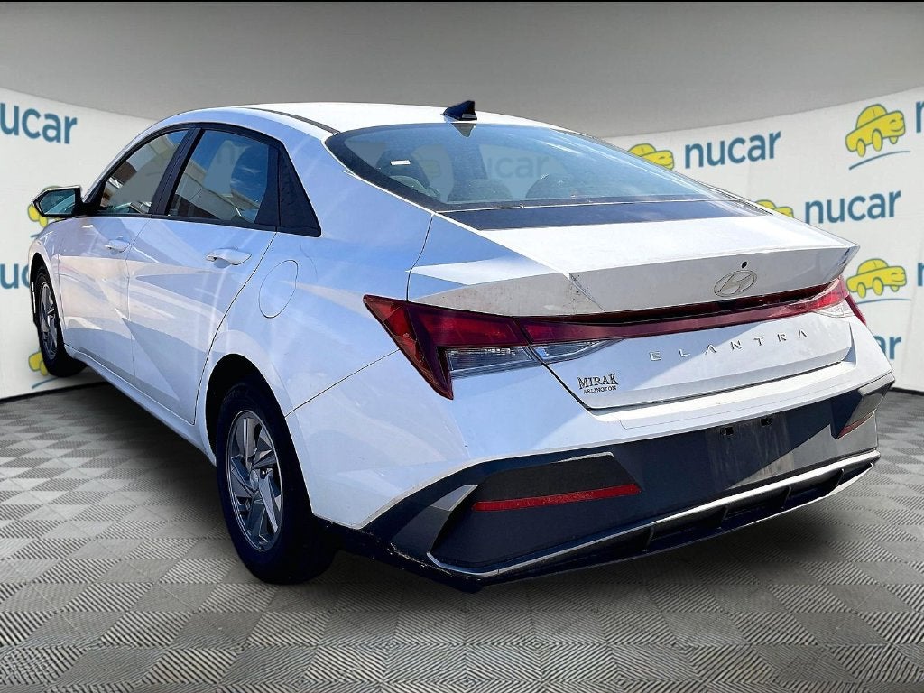 2025 Hyundai Elantra SE