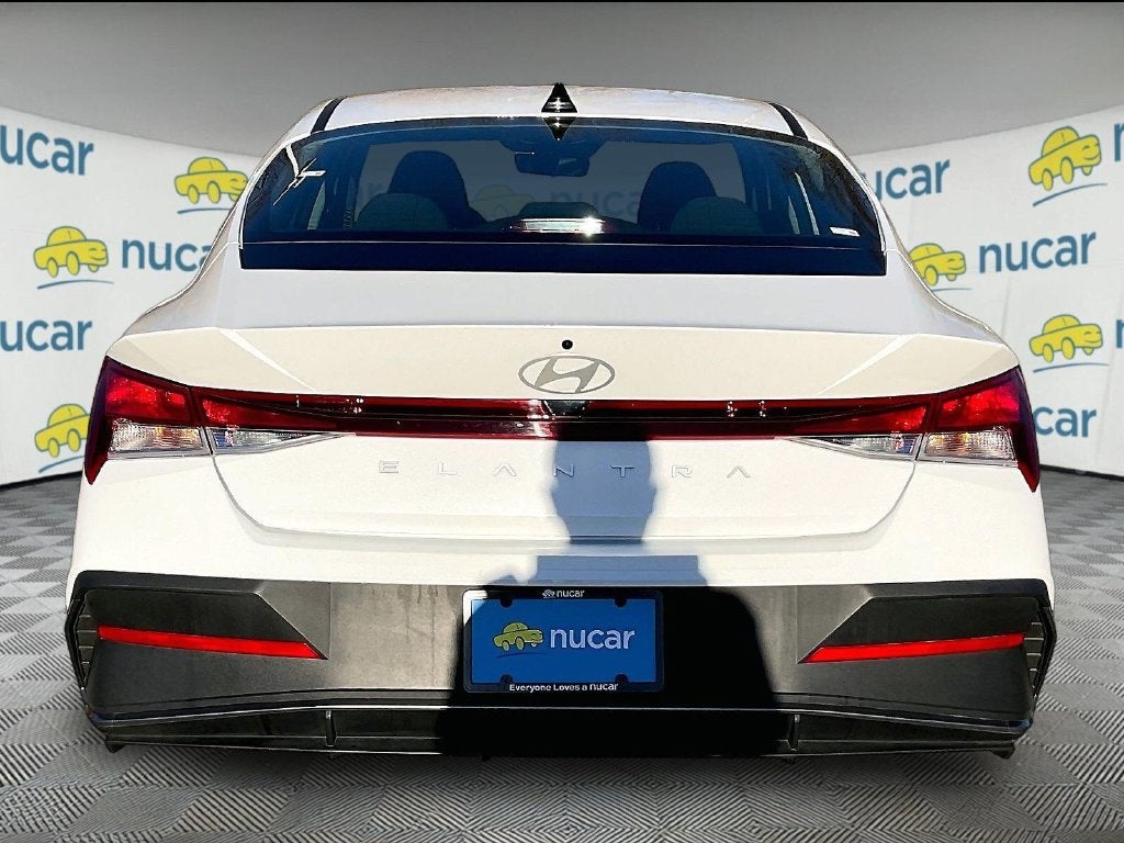 2025 Hyundai Elantra SE