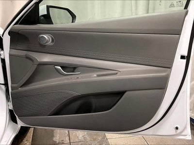 2024 Hyundai ELANTRA SEL IVT