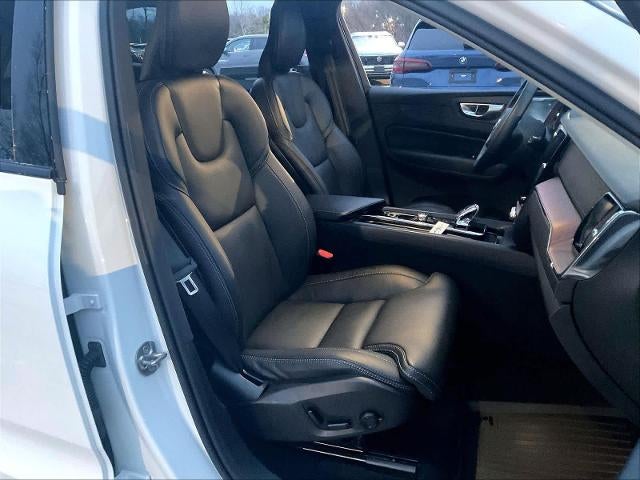 2024 Volvo XC60 Recharge Plug-In Hybrid T8 eAWD PHEV Ultimate Dark Theme